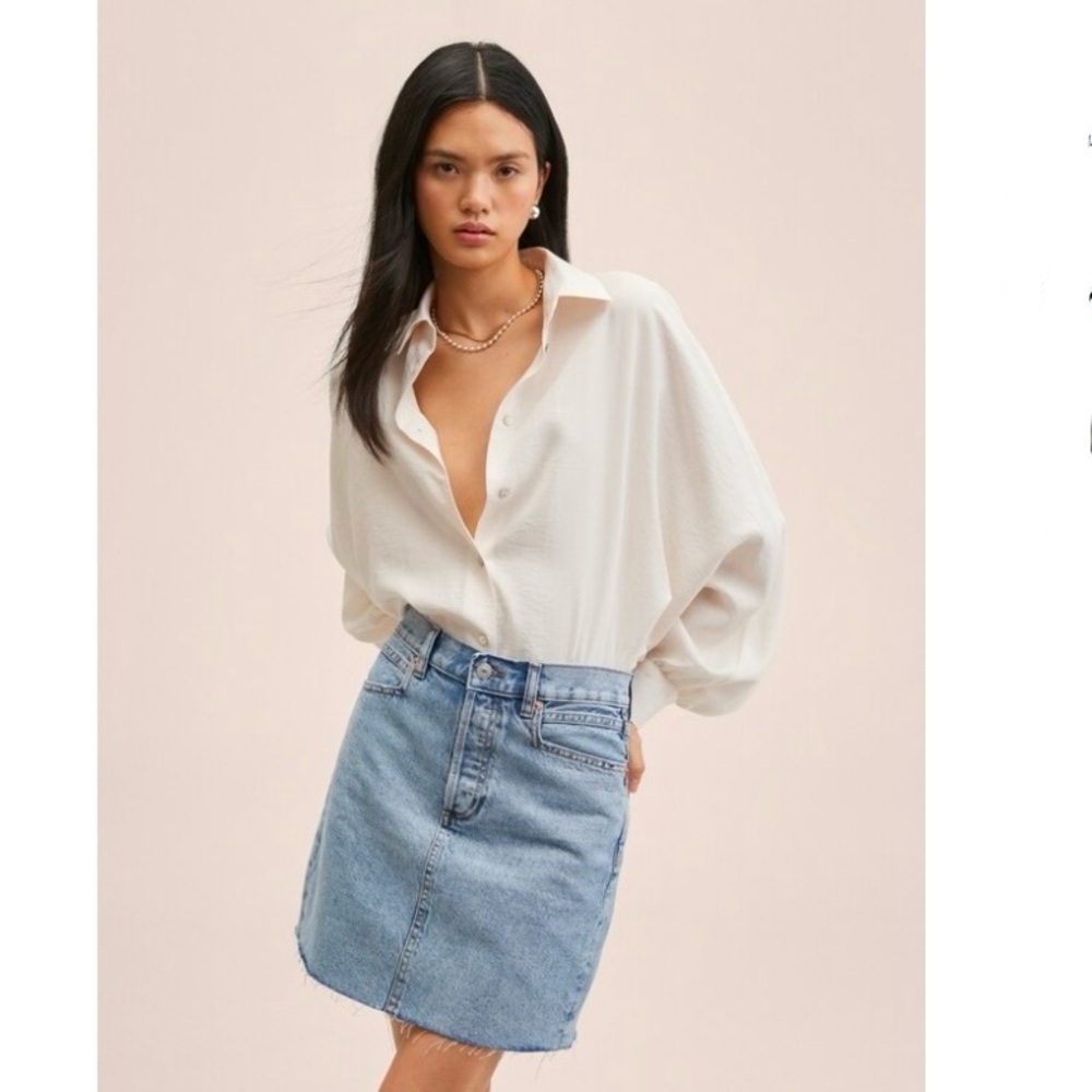 Denim miniskirt with frayed hem. Size Small.